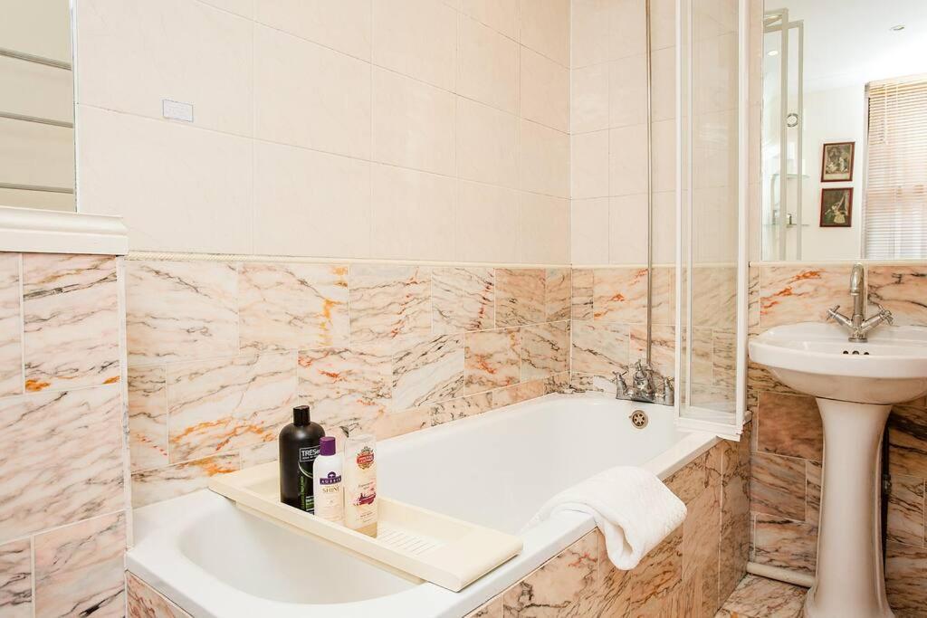 Bright 2 Bedroom Flat In Central Лондон Экстерьер фото